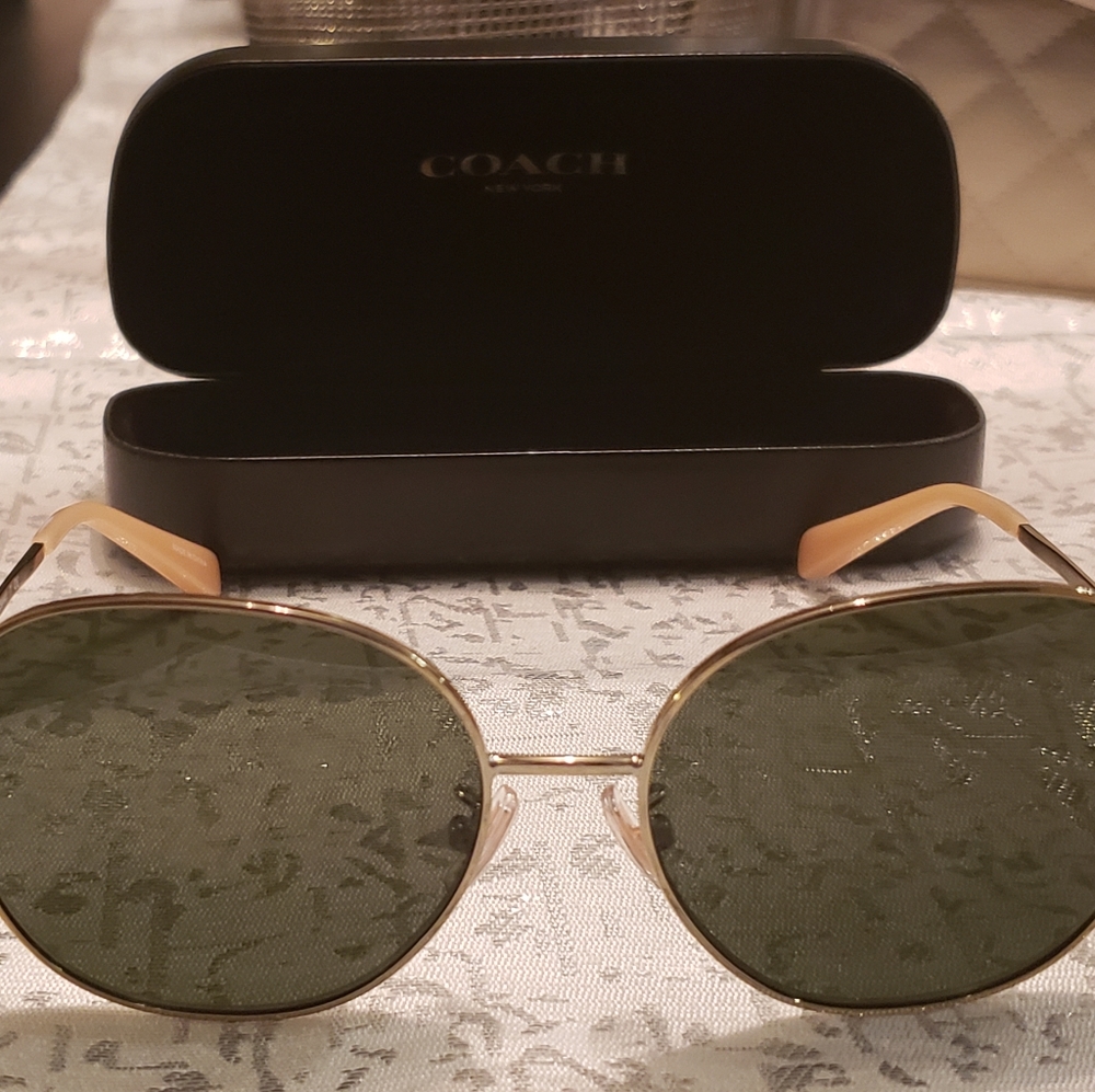New Coach Sunglasses - Picture 7 of 11